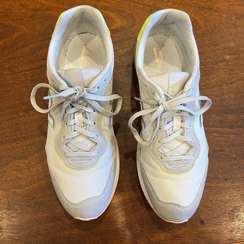 Like New New Balance Sola Sneakers